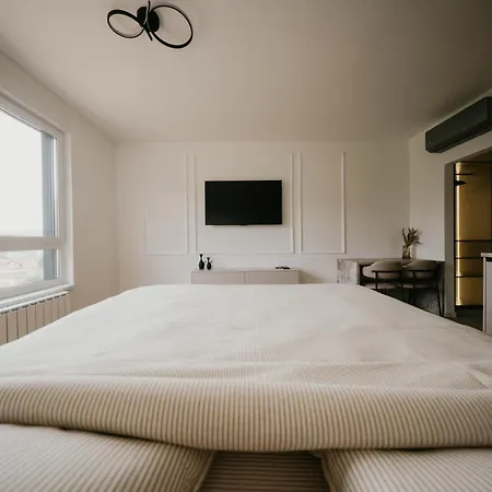 Lago Apartment *
