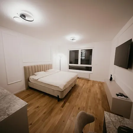 Lago Apartment *