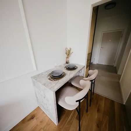 Lago Apartment 图兹拉