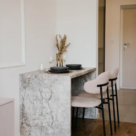 Lago Apartment 图兹拉